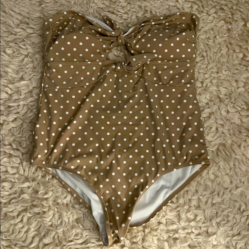 Strapless One-piece bathing suit